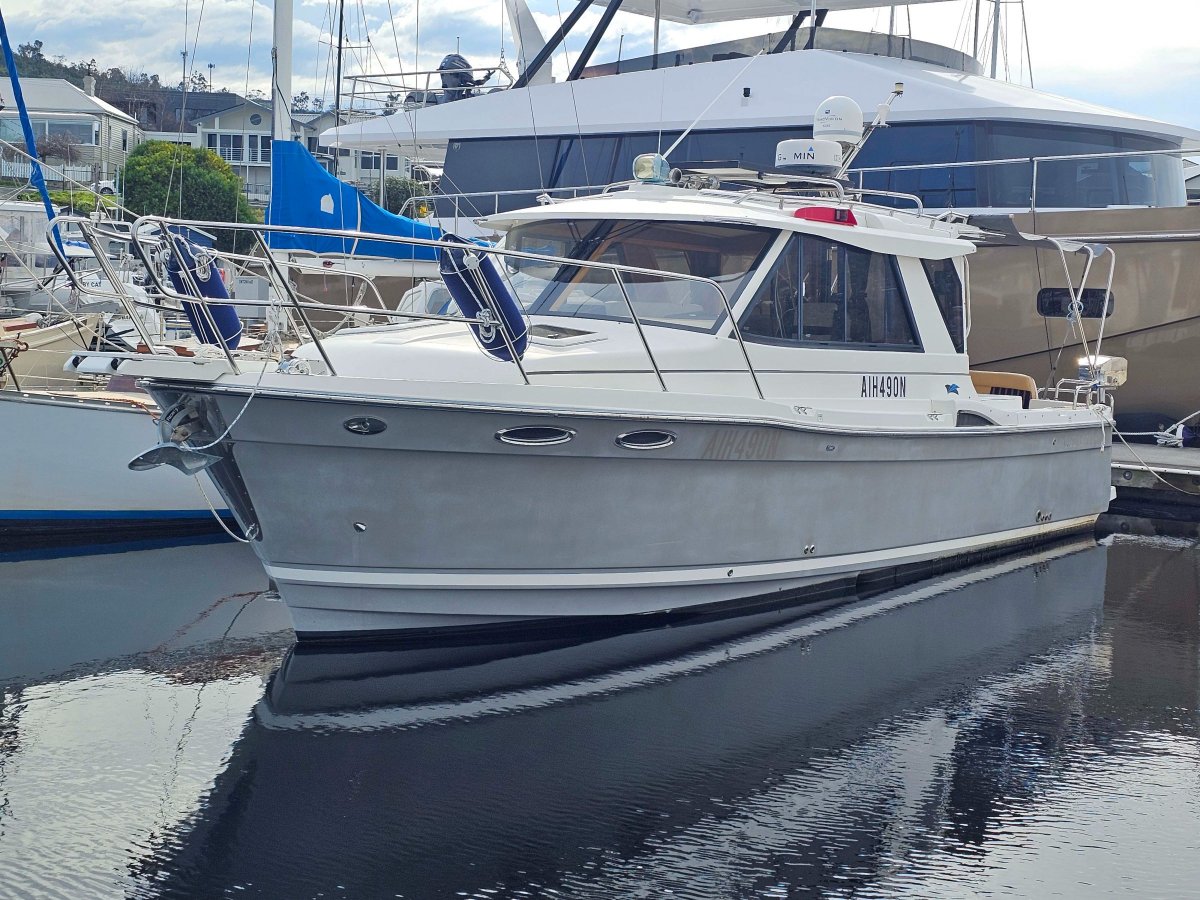 Cutwater 28 Sedan Cruiser - *** PRICED TO SELL ***