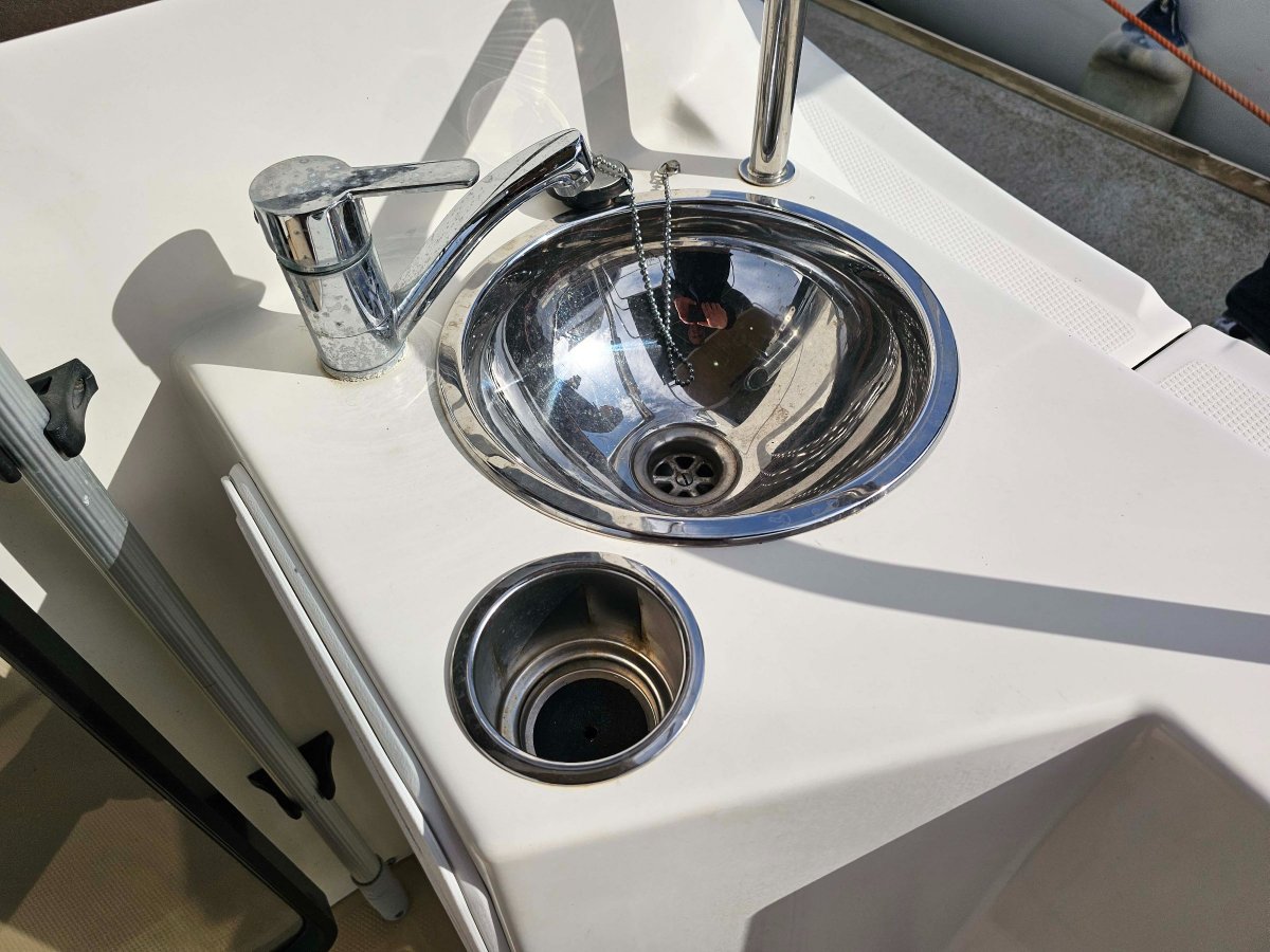 Cutwater 28 Sedan Cruiser – *** PRICED TO SELL ***