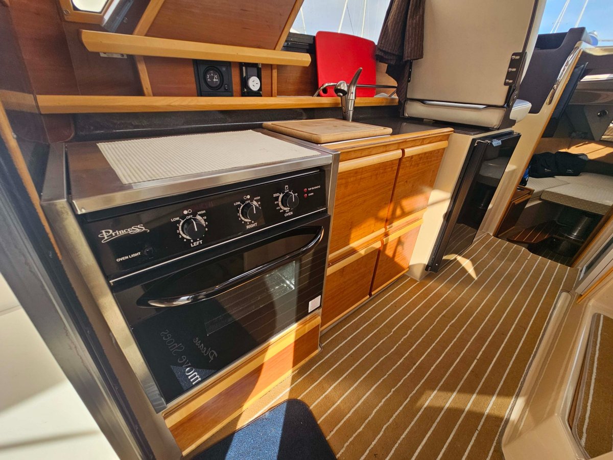 Cutwater 28 Sedan Cruiser – *** PRICED TO SELL ***