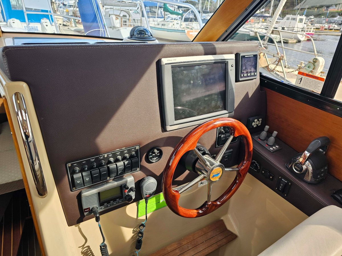 Cutwater 28 Sedan Cruiser – *** PRICED TO SELL ***