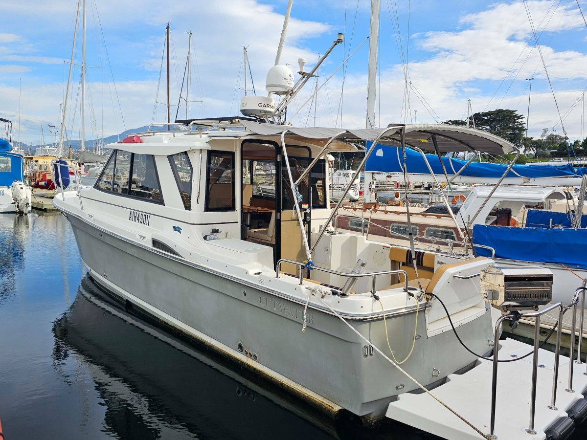 Cutwater 28 Sedan Cruiser – *** PRICED TO SELL ***