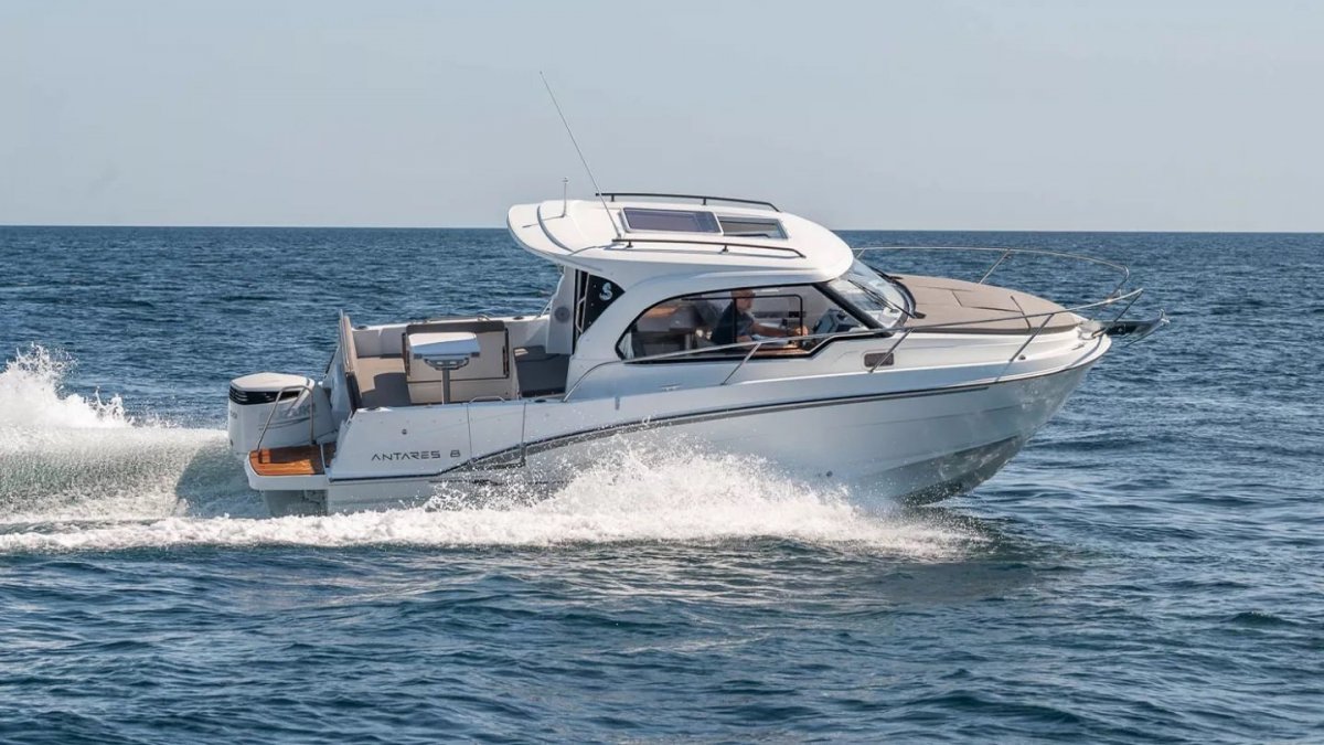Beneteau Antares 8.0 OB Cruising