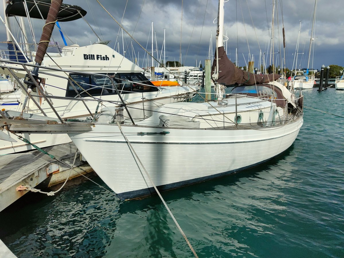 Rhodes Traveller 32