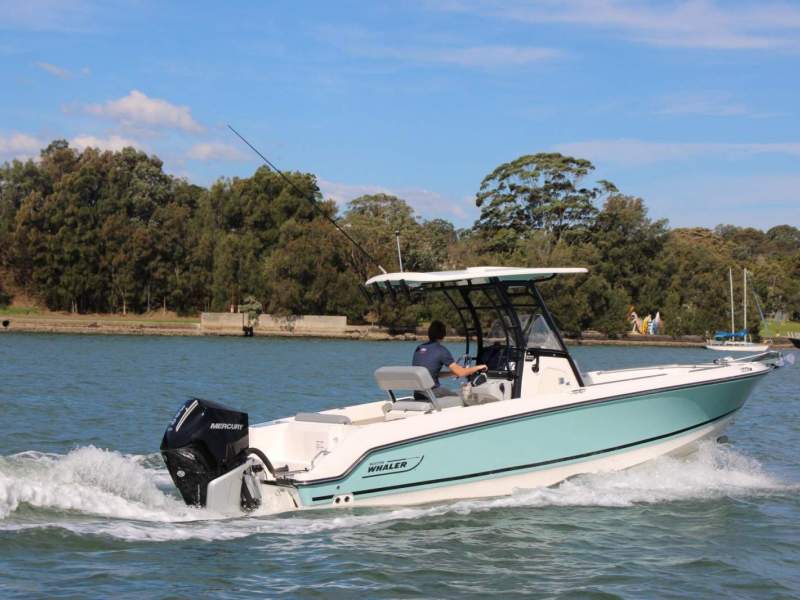 Boston Whaler 230 Outrage
