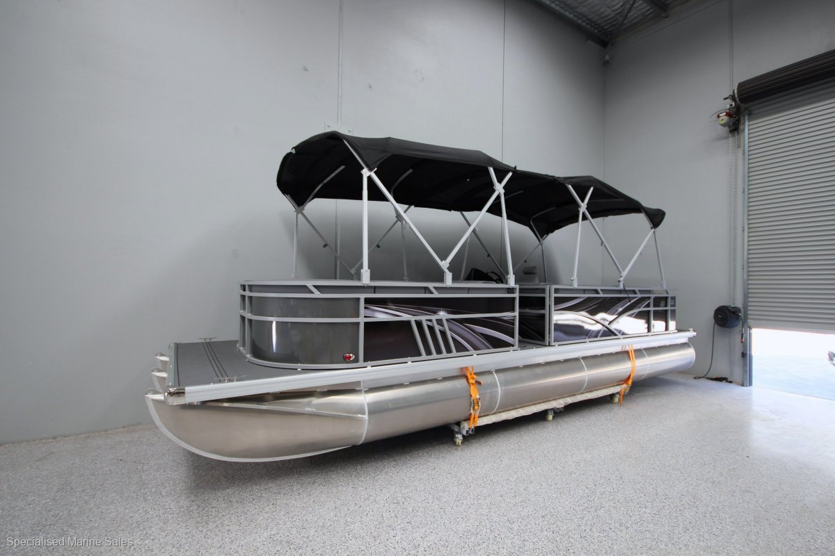 Latitude 32 Pontoons 250DX *** FAMILY FUN ON THE WATER *** $69,990 ***