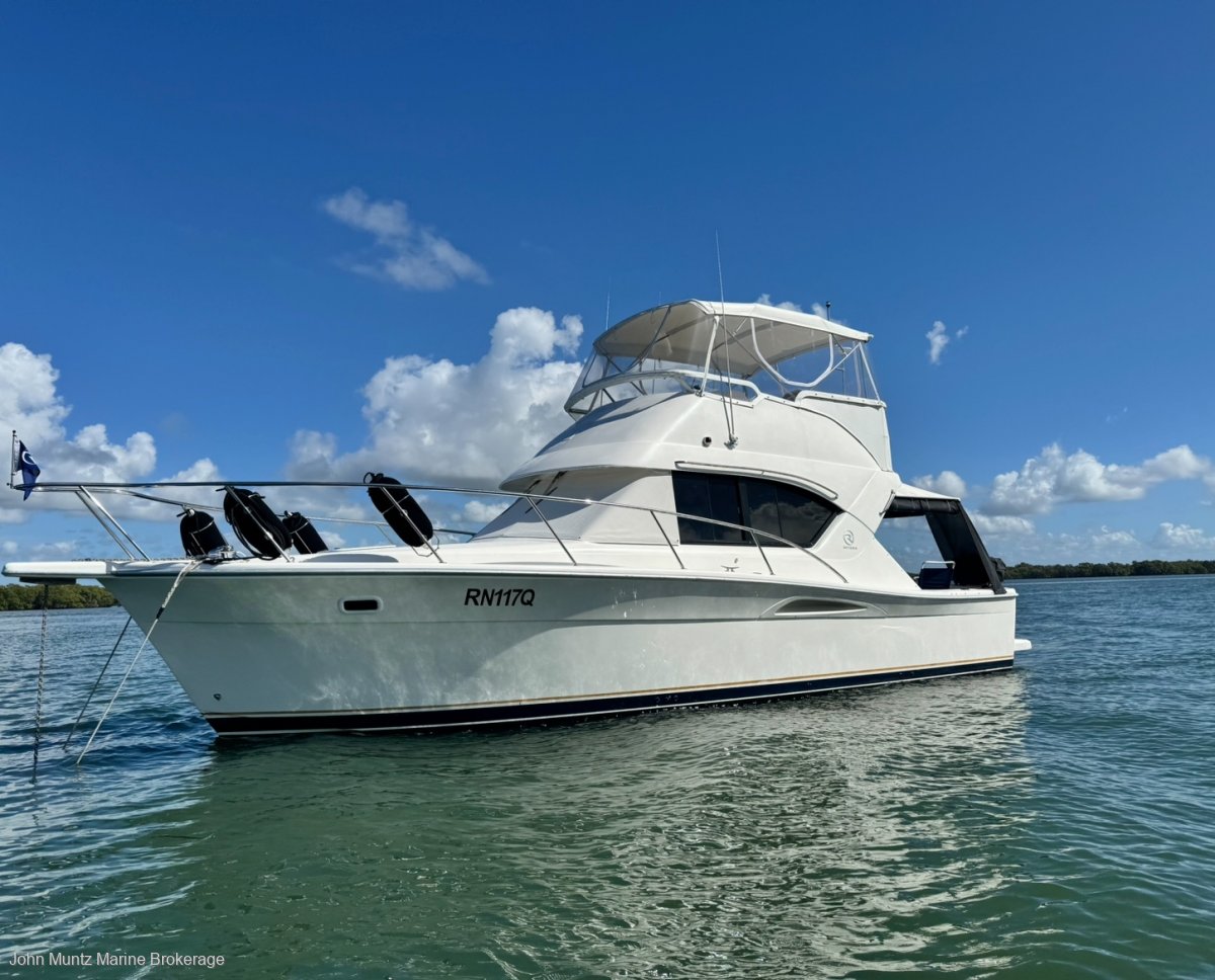 Riviera 3350 Flybridge
