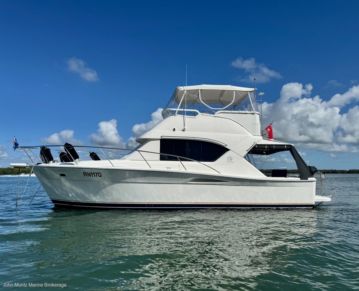 Riviera 3350 Flybridge