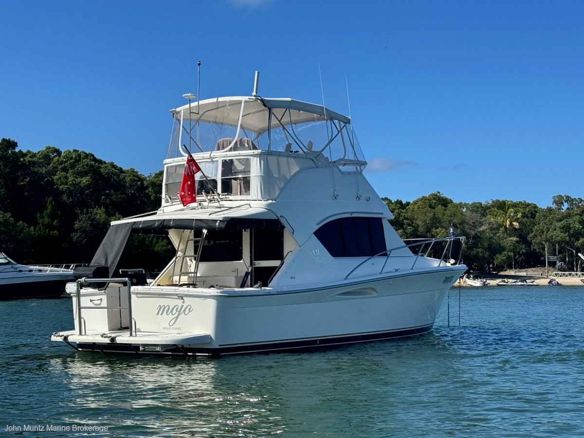 Riviera 3350 Flybridge
