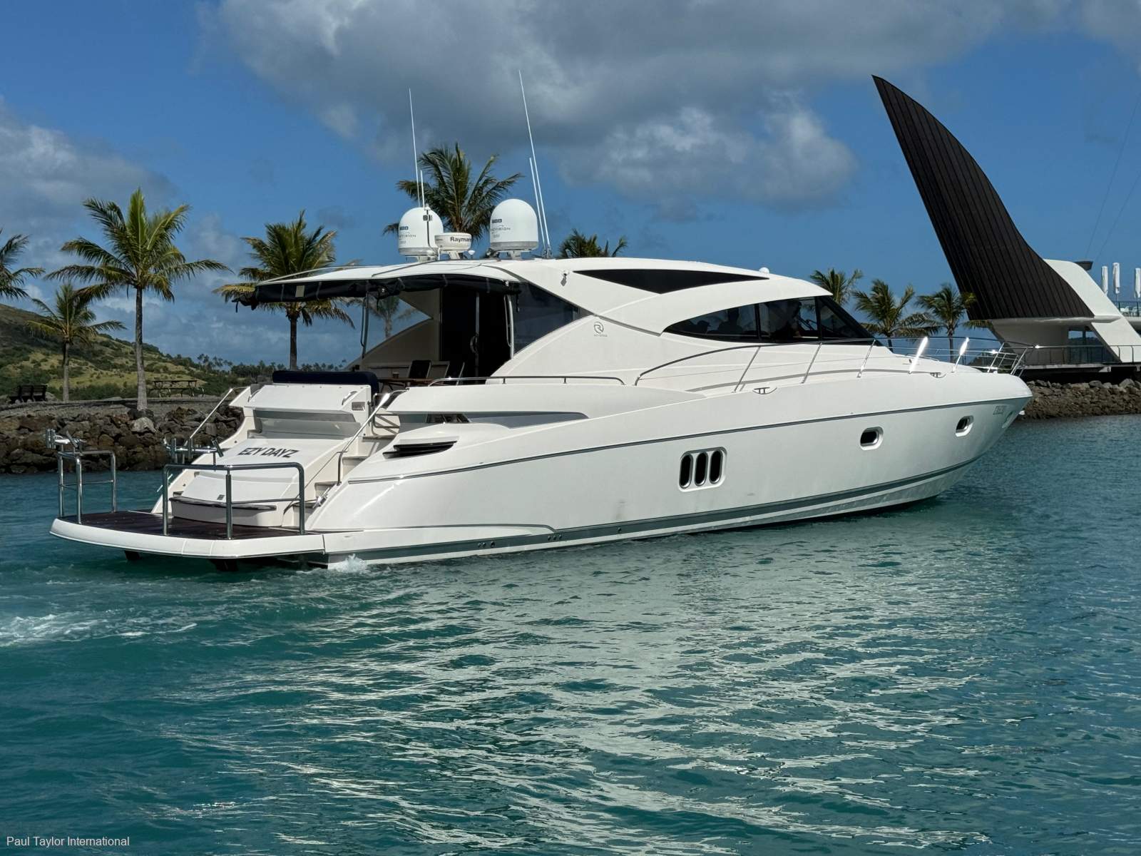 Riviera 5800 Sport Yacht - LOW HOURS - OWNER SAYS PRESENT ALL OFFERS!