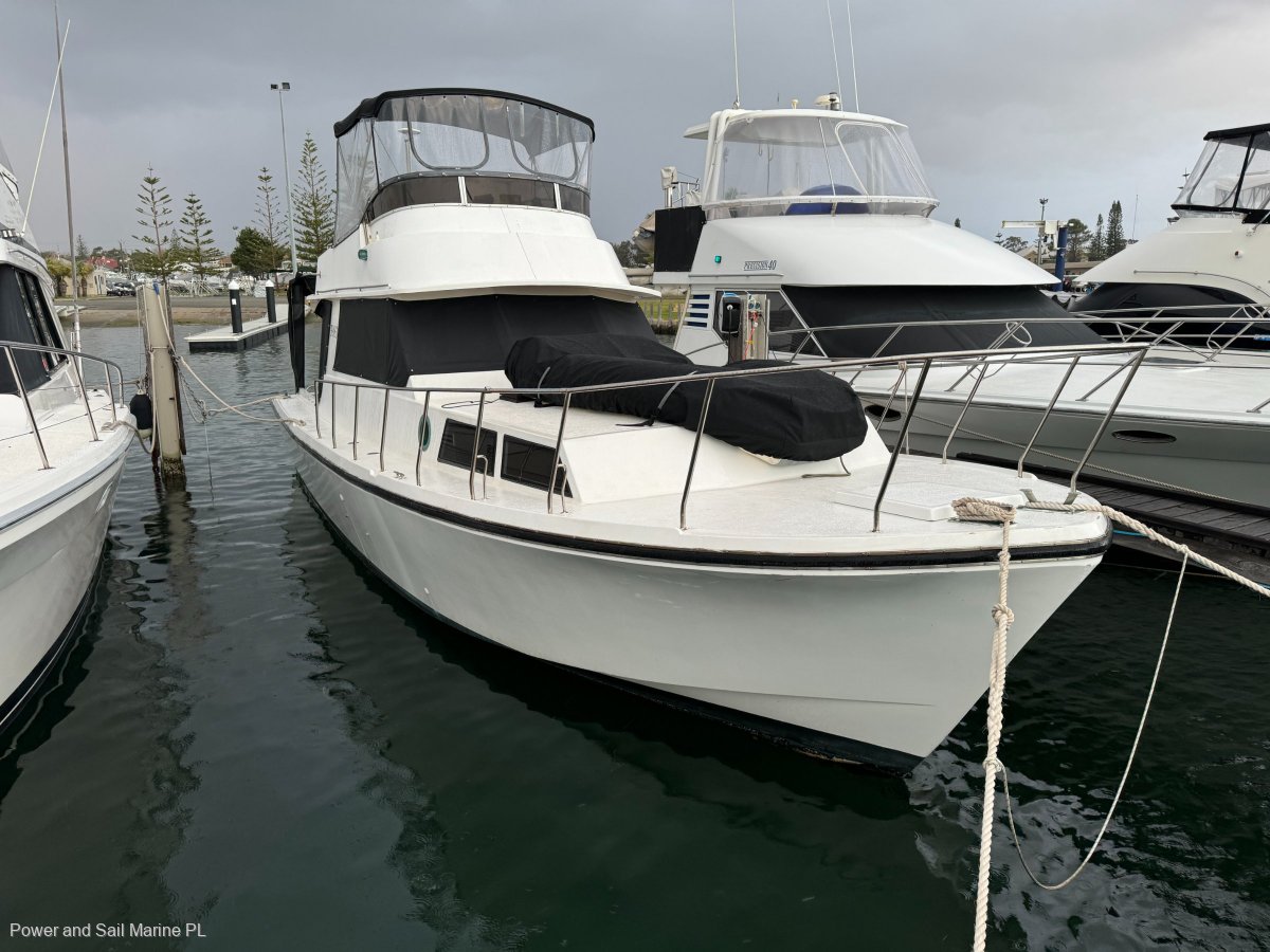 Northshore 37 Flybridge Cruiser