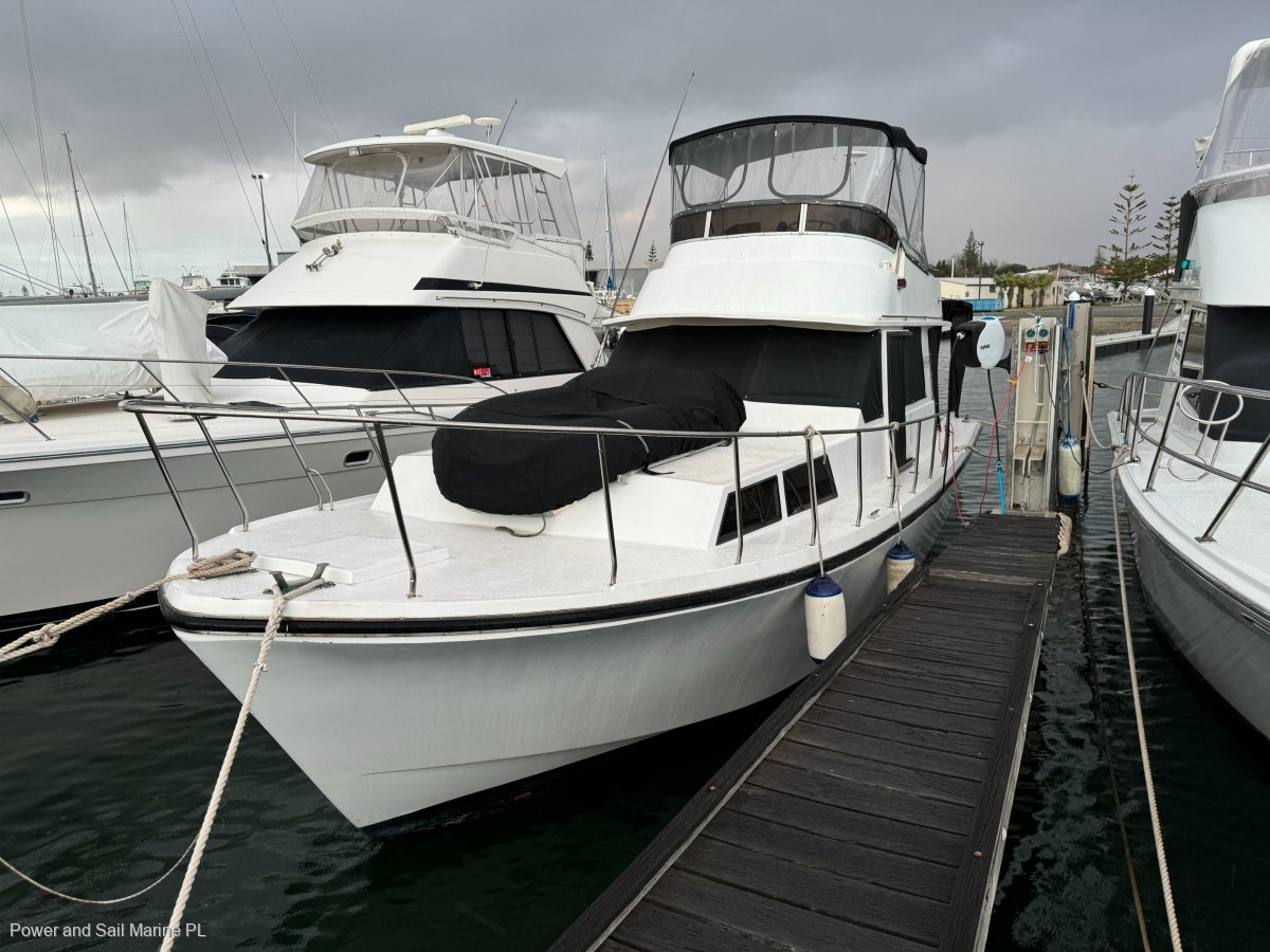Northshore 37 Flybridge Cruiser