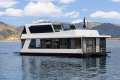 Nomad Houseboat Holiday Home on Lake Eildon:Nomad on Lake Eildon