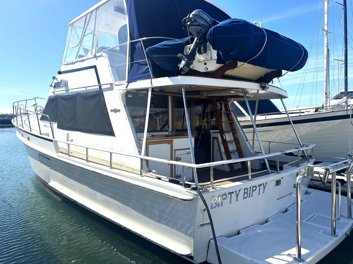 Island Gypsy 44 Aft Cockpit Flybridge Cruiser