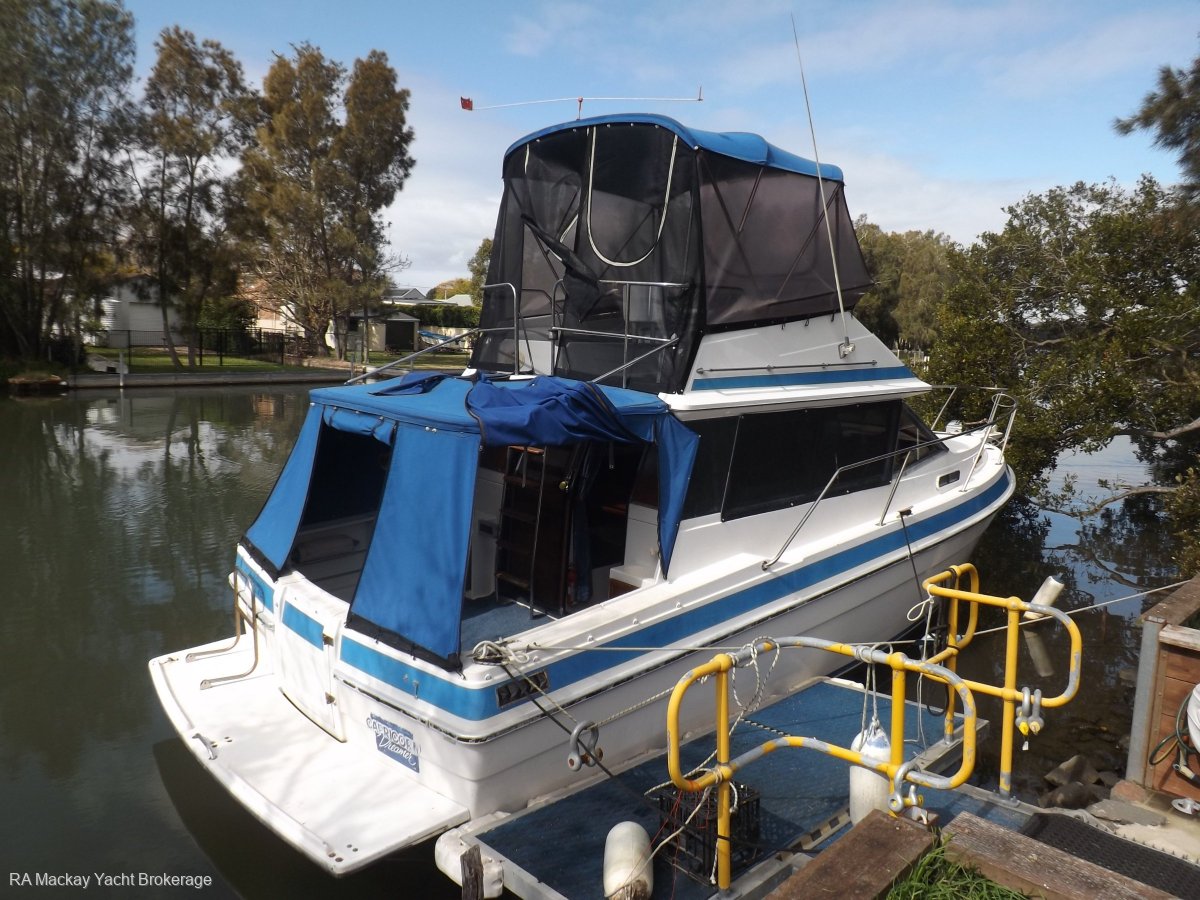 Markline 900 Flybridge