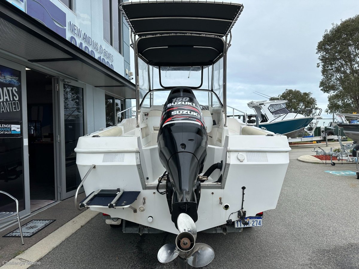 Whittley 2100 Walkaround - 150 HP 4 stroke showing 360 hours