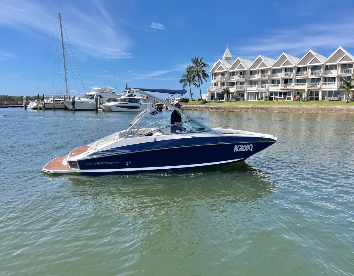 Regal 2220 Fasdeck