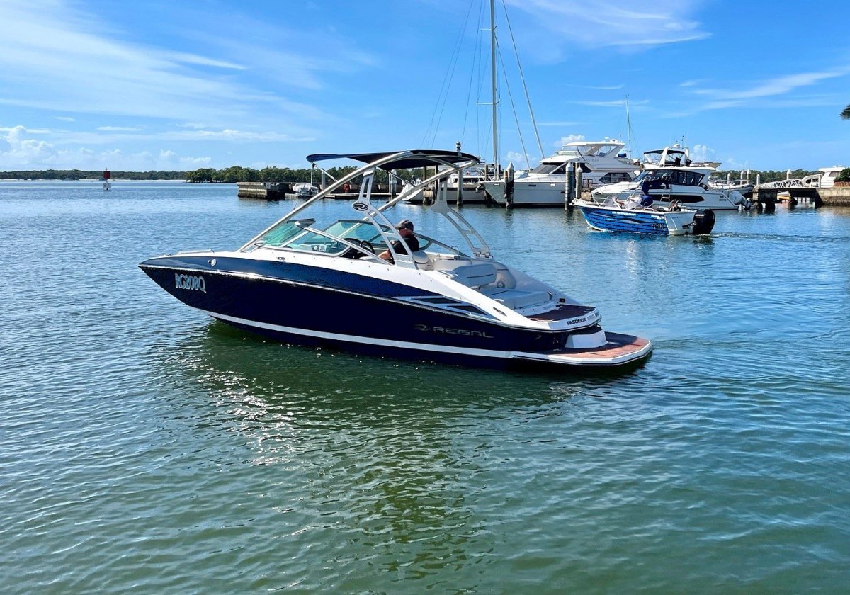Regal 2220 Fasdeck