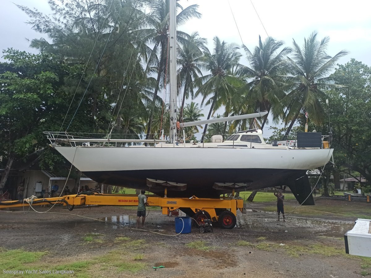 Philips 43 for sale with Seaspray Yacht Sales Langkawi.:Philip 43 yacht for sale