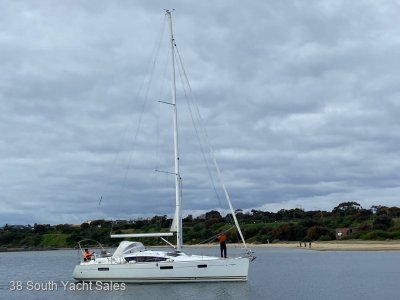 Jeanneau 42DS Deck Saloon