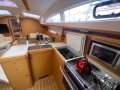 Jeanneau 42DS Deck Saloon