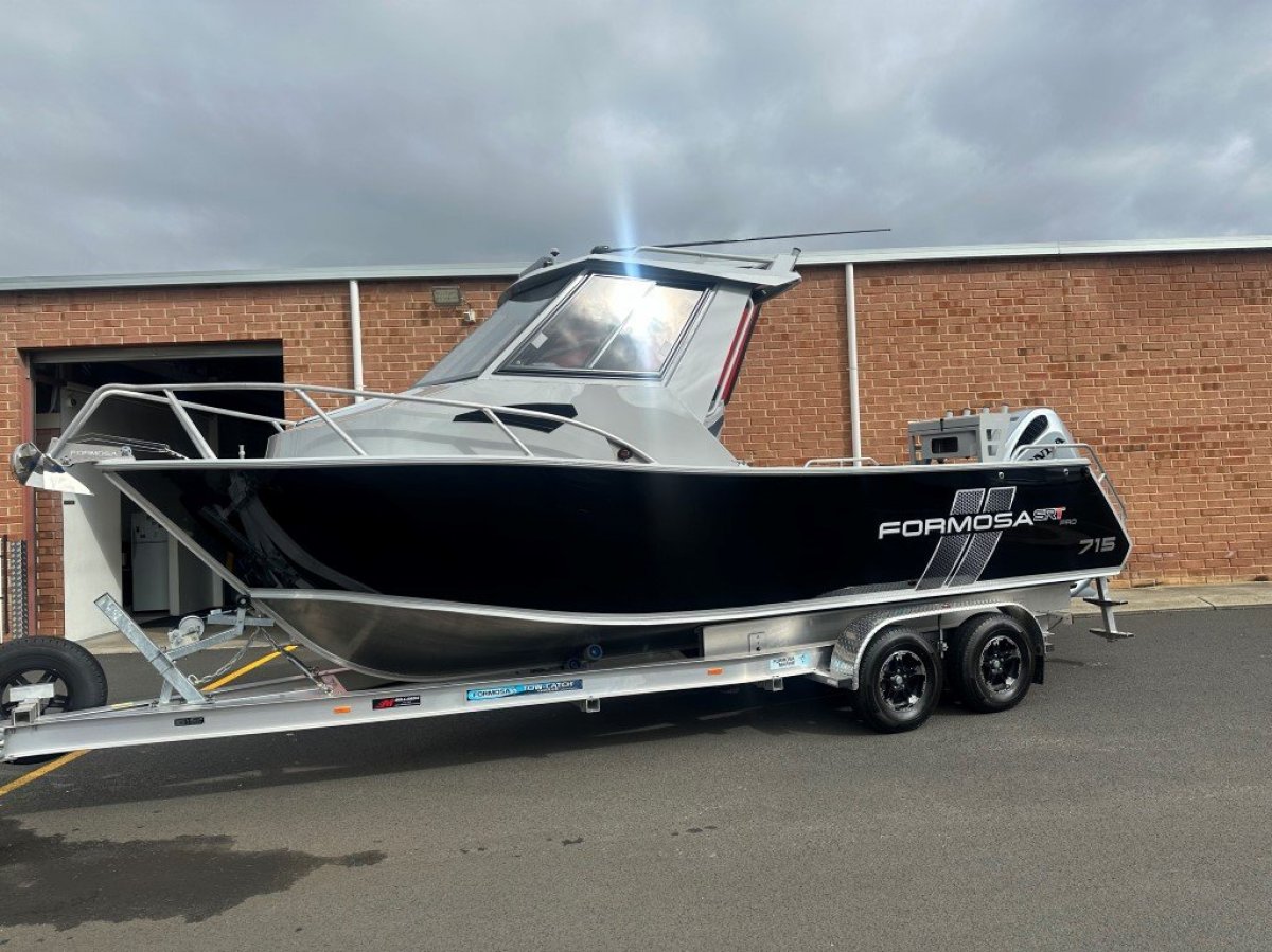 New Formosa 715 SRT Half Cabin Hard Top