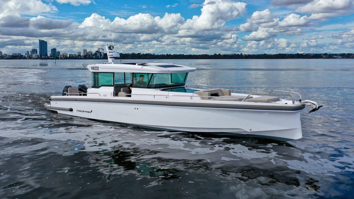 Axopar 37 Cross Cabin *60 hours from new*