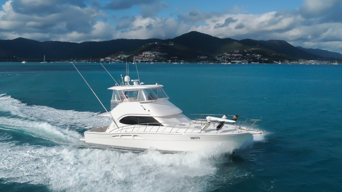 Riviera 47 Flybridge Convertible