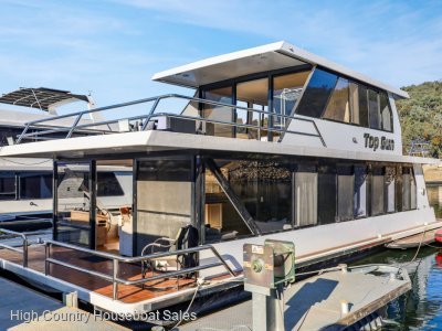 Top Gun Houseboat Holiday Home on Lake Eildon