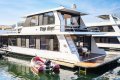 Top Gun Houseboat Holiday Home on Lake Eildon:Top Gun on Lake Eildon