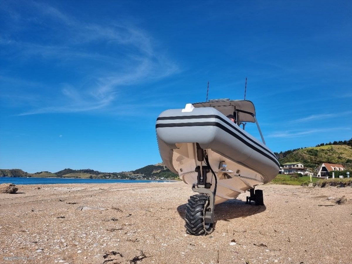 New Smuggler Strata 800 Centre Console Amphibious All Wheel Drive. RIB.