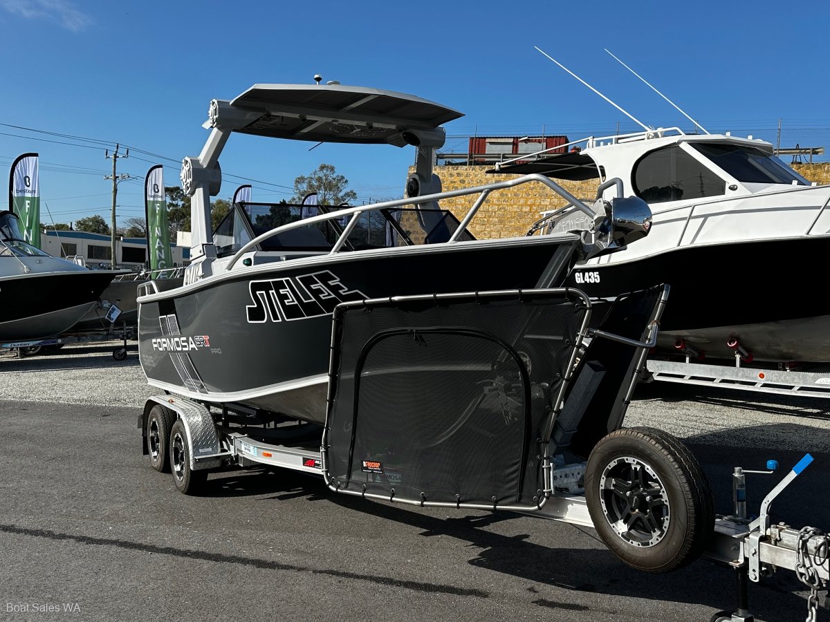 Formosa 525 SRT PRO Bowrider AS NEW 24HRS OLD 140HP 4STROKE SUZUKI OUTBOARD