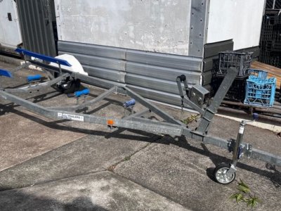 Sales 15' un-braked trailer suitable for boats up to approx. 4.6m