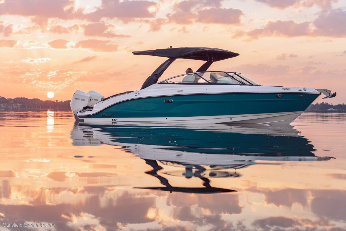 New Sea Ray 280 SLX Outboard:Choose your hull colours