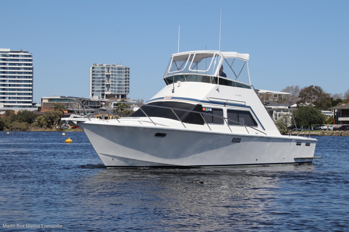 Fury 32 Flybridge Cruiser with a Volvo Diesel and Bow Thruster