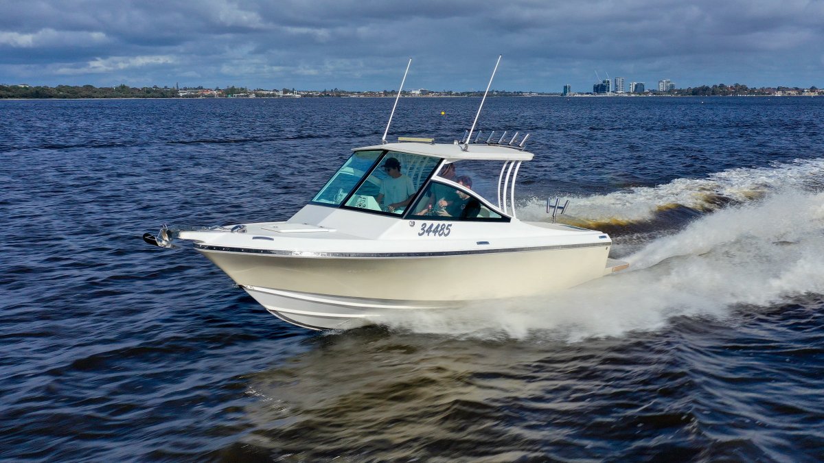 Caribbean Reef Runner 21 With 2020 MerCruiser 370 & Hamilton Jet