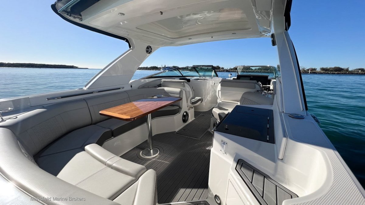 New Sea Ray 350 SLX OB