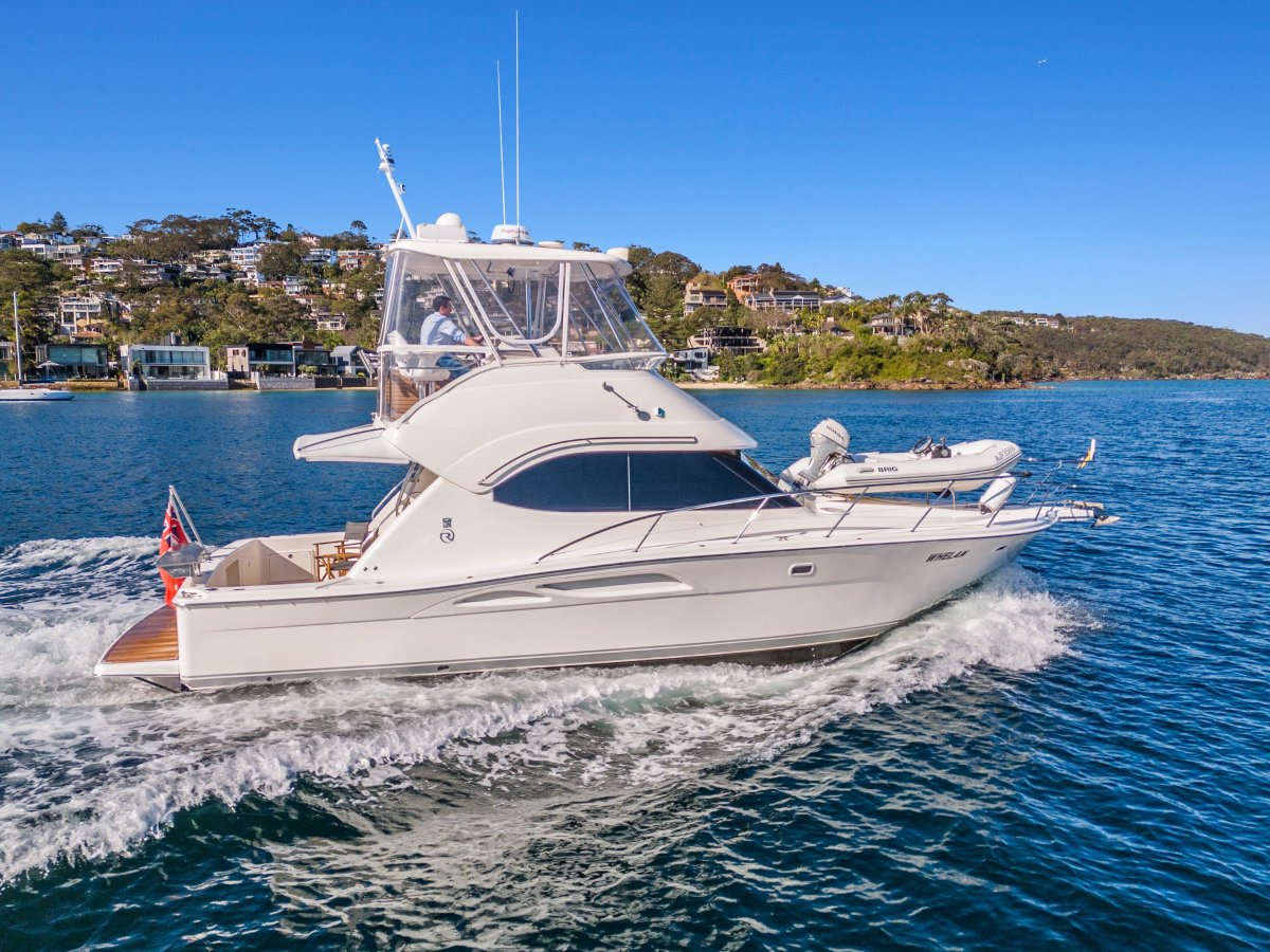 Riviera 37 Flybridge