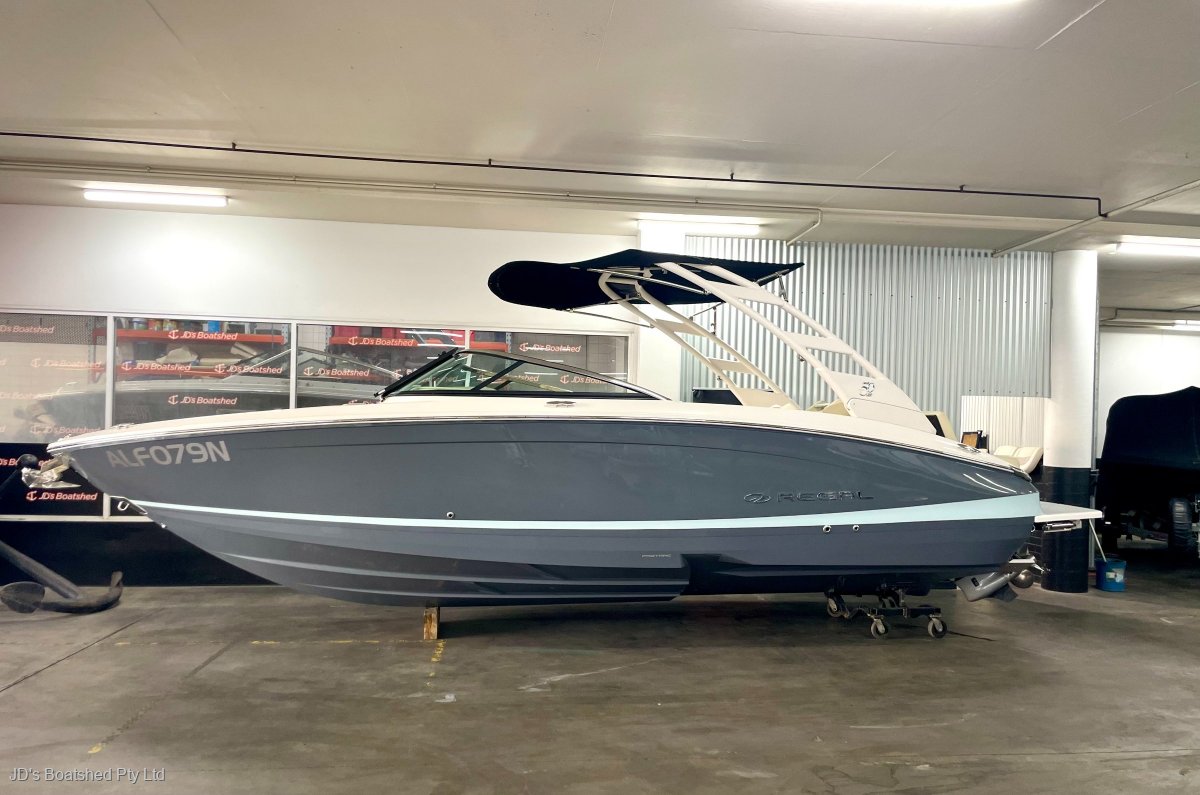 Regal LS6 Bowrider