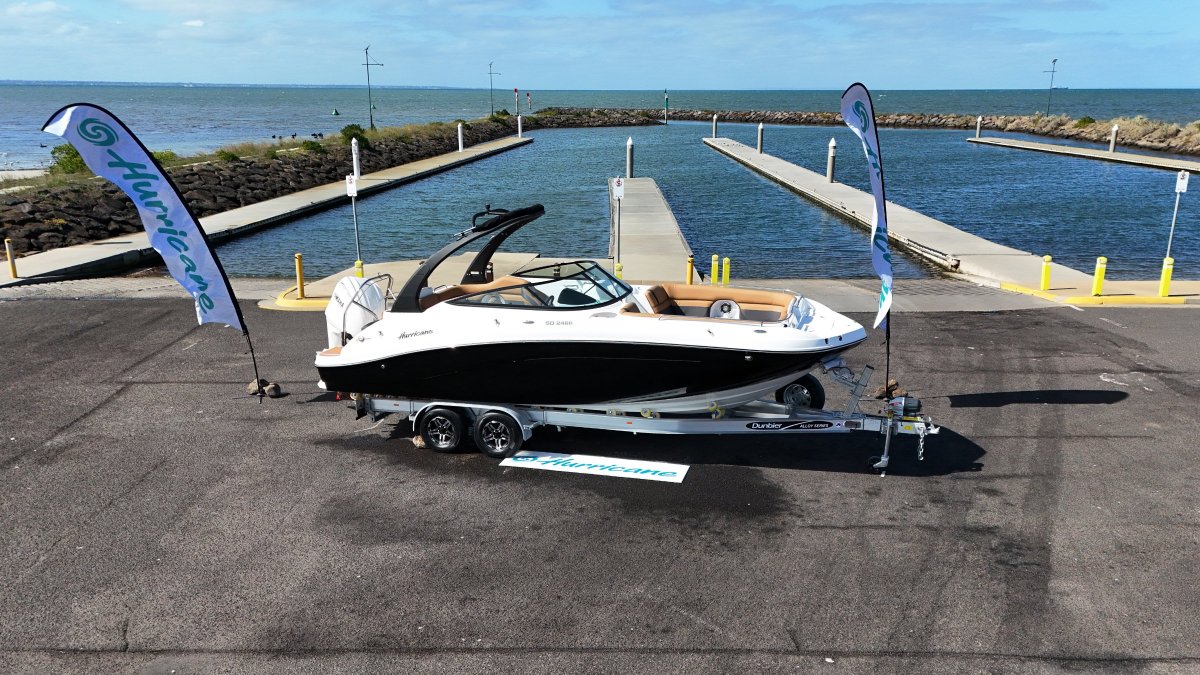 Hurricane Sundeck 2486
