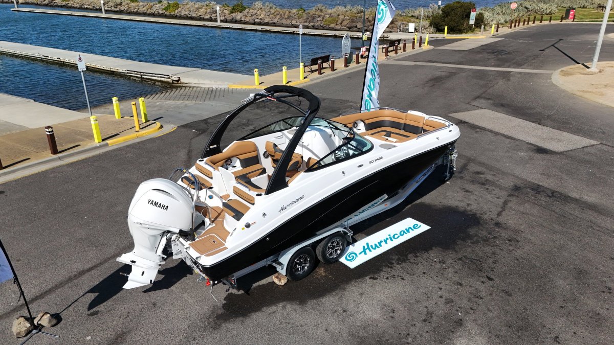 Hurricane Sundeck 2486