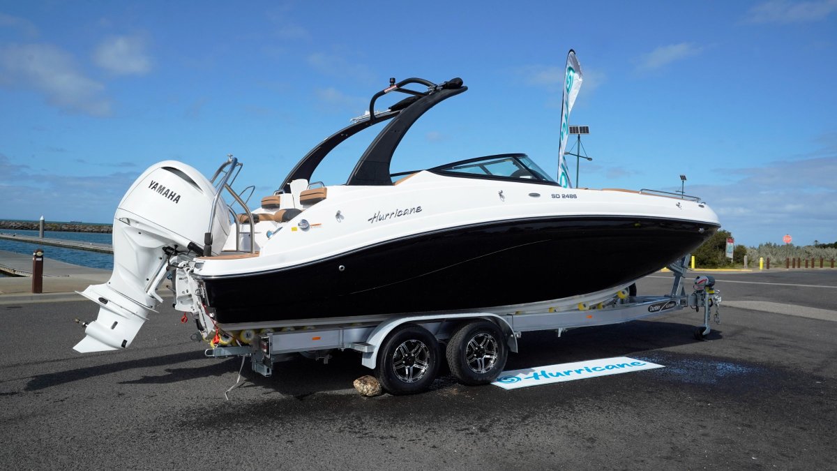 Hurricane Sundeck 2486