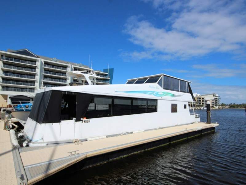 Custom House Boat ** THIS IS IT !! **
