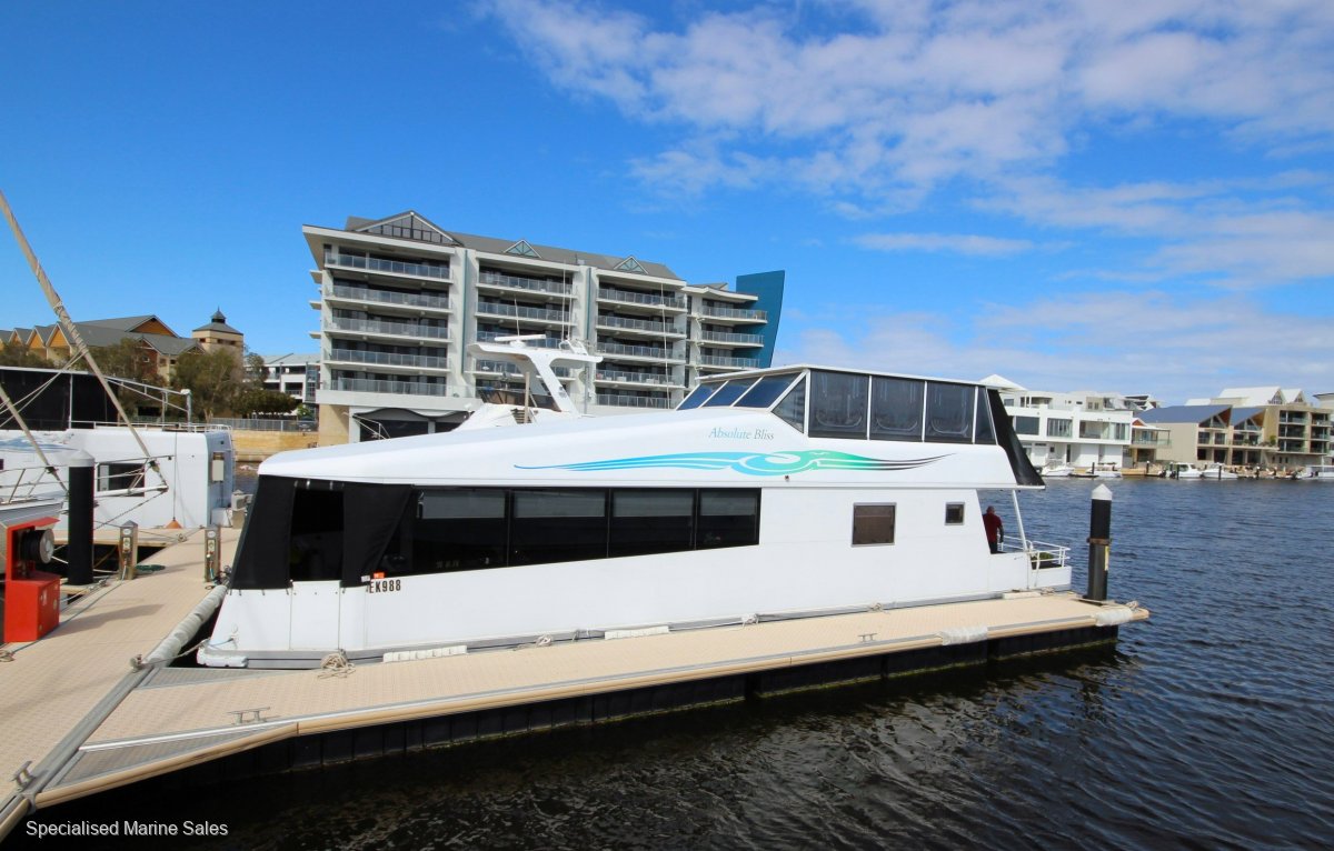 Custom House Boat ** THIS IS IT !! **