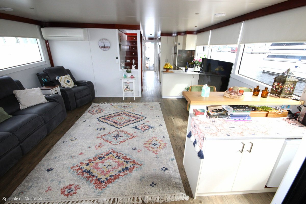 Custom House Boat ** THIS IS IT !! **