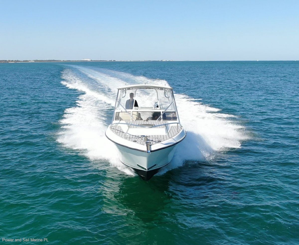Contender 35 Express Side Console