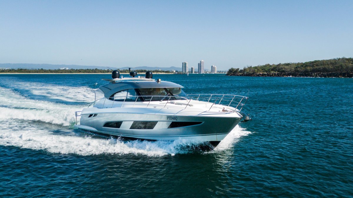 Riviera 4800 Sport Yacht