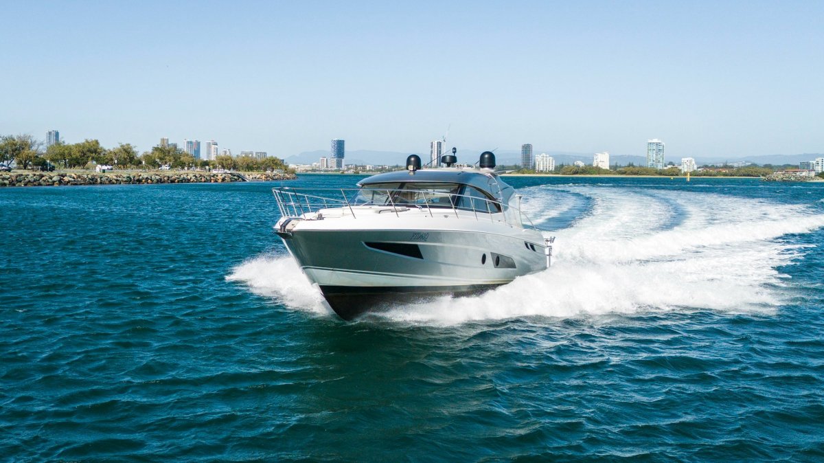 Riviera 4800 Sport Yacht