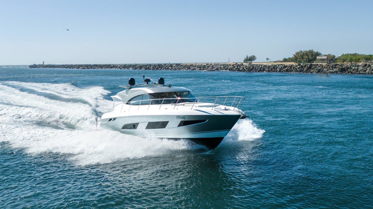 Riviera 4800 Sport Yacht