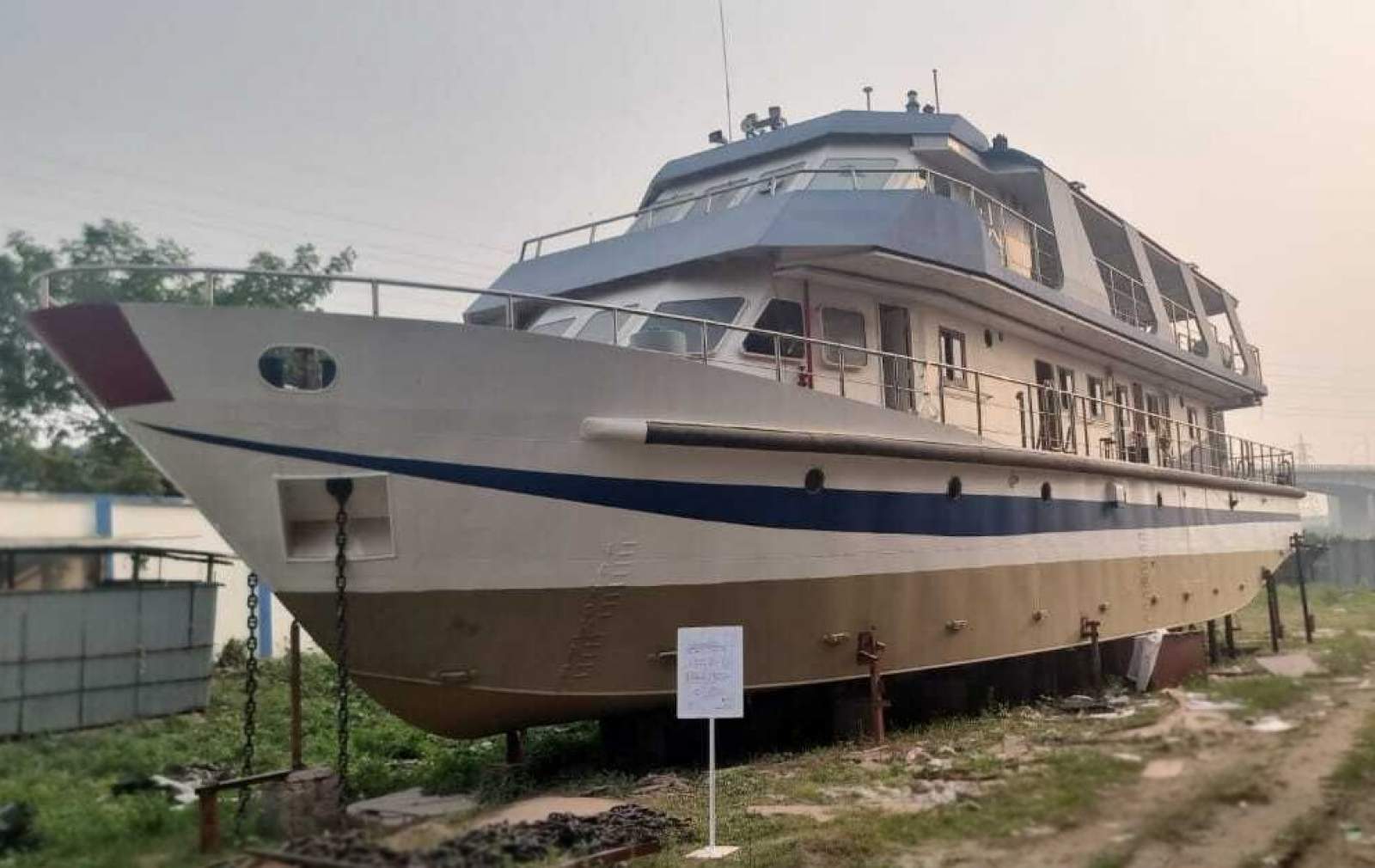 PASSENGER CRUISER - Private Motor Yacht