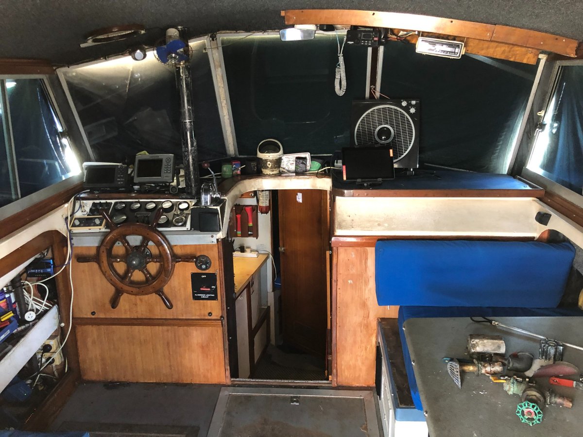 Masters 34 Flybridge Fiberglass Diesel Shaft Drive (Darwin NT)